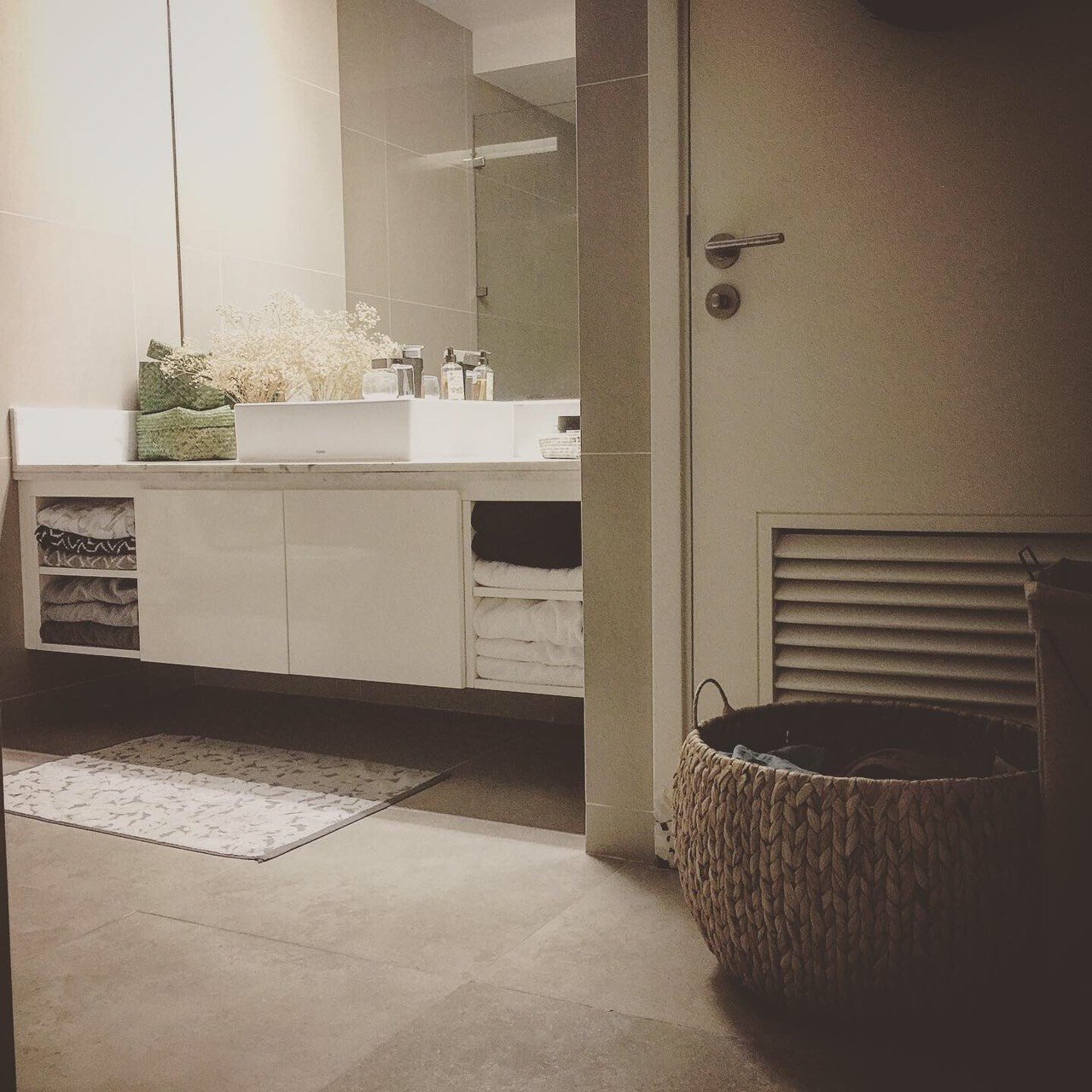 Bán căn hộ cao cấp Auzura, diện tích 109m2 view trực diện sông Hàn, pháo hoa quốc tế, tặng nội thất - Ảnh 1